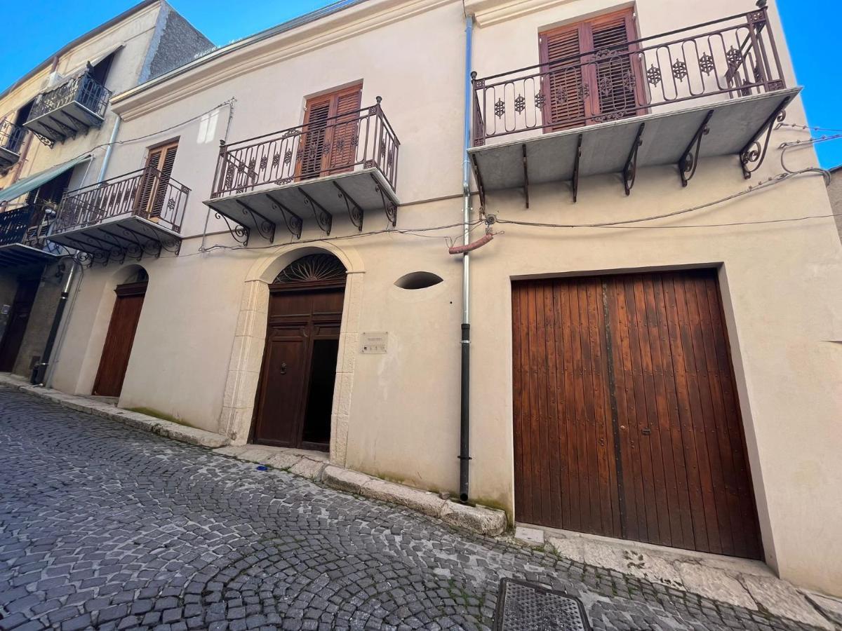 Palazzo Triolo - Dimora Di Charme Bed & Breakfast Corleone Exterior photo